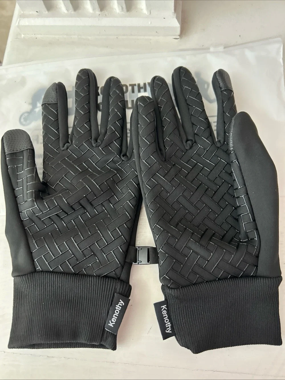 Kenothy Women’s Athletic Gloves Black, Size Medium